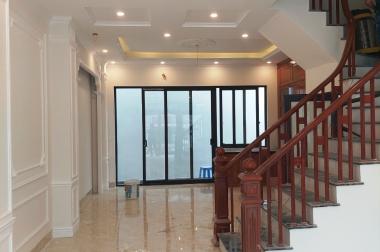 HIẾM! Bán nhà phố Ngô Gia Tự, quận Long Biên, nhỉnh 3 TỶ, 40m2 x 4 tầng