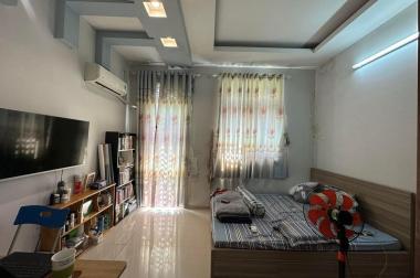 Xe hơi đậu cửa, 65m2, 6PN, Cách Mạng Tháng Tám, Q10, Giá 11.4 tỷ