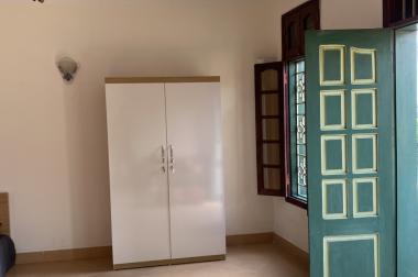 Cho thuê căn hộ Phố Đội Cấn, Ba Đình. Dt 40m2. Phòng ban công thoáng, Full đồ. Chỉ 3.8tr