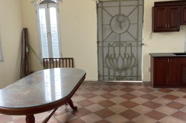 Cho thuê căn hộ Phố Đội Cấn, Ba Đình. Dt 40m2. Phòng ban công thoáng, Full đồ. Chỉ 3.8tr