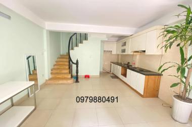 Bán nhà Lạc Long Quân: Ngõ 603 thông, oto tránh, đi qua nhà. 35m2 xây 6T. Giá: 4.9 tỷ