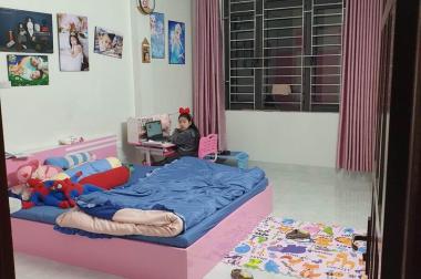 Nhà Nguyễn Văn Cừ, Long Biên 35m2, 5T giá 3,3 tỷ ( Lô góc, ngõ nông)