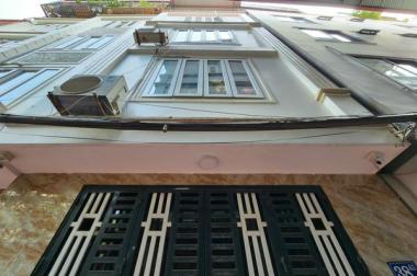 BÁN NHÀ PHỐ CẦU GIẤY 40M2 5 TẦNG, MT 4M, NHÀ ĐẸP Ở NGAY, CHỈ HƠN 5 TỶ