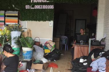 Cho thuê cửa hàng mặt đường Ngô Gia Tự, MT: 5,5m, DT:55m2.