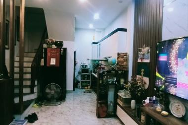 Bán nhà Nguyễn Sơn, Long Biên, 5 tầng, 33m2 , GẦN PHỐ, Đủ NỘI THẤT. ĐT: 0357613689