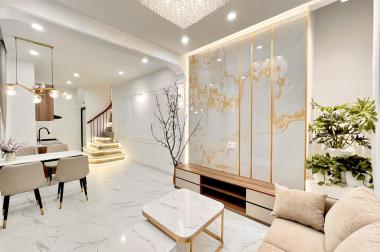 Bán nhà Dịch Vọng,Cầu Giấy,Ô tô gần,KD,Full nội thất,40m2x5T,giá 4.95 tỷ