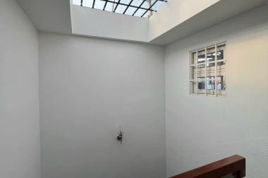 Bán nhà đường Nguyễn Tri Phương, Quận 10, hẻm rộng, 50m2, 4 tầng, giá chỉ 9.x tỷ