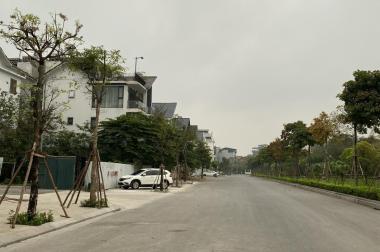 Cho thuê nhà KĐT Minh Tâm , đường Cổ Linh, Long Biên . Có thang máy đi lại các tầng .