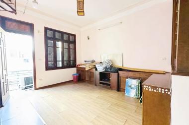 Bán nhà Cát Linh 55m Ô tô đỗ cửa hai thoáng Ô chờ thang máy Giá đẹp