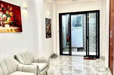 Bán nhà Hoàng Văn Thái, ôtô đỗ cách nhà 15m.DT: 45m2x5T, MT5,5m. giá 5,7 tỷ LH 0975172888