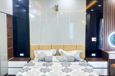 Nhà mới Ngô Gia Tự, Long Biên, ô tô vào, lô góc thoáng, 37m2x 5 tầng, mặt tiền: 9m, 3 tỷ 9