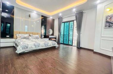 Nhà mới Ngô Gia Tự, Long Biên, ô tô vào, lô góc thoáng, 37m2x 5 tầng, mặt tiền: 9m, 3 tỷ 9
