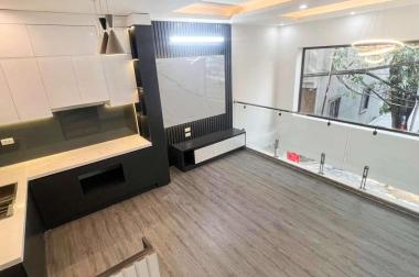 Nhà mới Ngô Gia Tự, Long Biên, ô tô vào, lô góc thoáng, 37m2x 5 tầng, mặt tiền: 9m, 3 tỷ 9