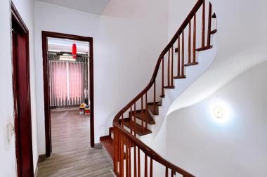 Nhà đẹp VIP ga ra ô tô phố Dương Quảng Hàm Cầu Giấy 11 tỷ.