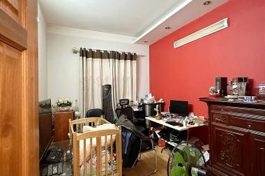 Chung cư đường Nguyễn Ngọc Vũ, tầng trung, view đẹp, 3PN, 3.4 tỷ