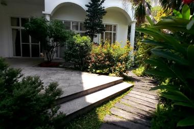 Cho thuê villa sân vườn rộng 500m2 nhiều cây xanh, 3 lầu đường Nguyễn Văn Hưởng.119tr