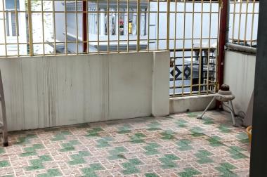 Cho thuê nhà nguyên căn, Hòa Bình 50m2, 4T, mt4.5m, 13 triệu. Hai Bà Trưng.