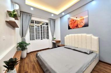 Bán nhà Nguyễn Ngọc Vũ , nhà Mới, ngõ Thông , gần Ô TÔ 30m2 giá 3,99 tỷ (có thương lượng)