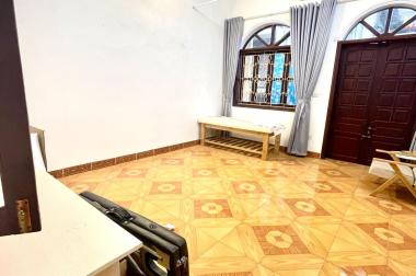 Tôi cần cho thuê lâu dài nhà 4 tầng đã làm nội thất rất đẹp để phục vụ kinh doanh