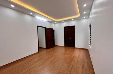 Bán Nhà Cầu Giấy , Oto, Lo Góc, 60m2, Mt5 7.7 tỷ