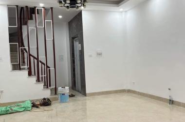 Bán nhà  Đường Láng 35m x 6 tầng, thang máy, ô tô tránh