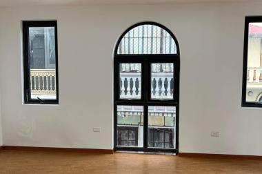 Bán nhà  Đường Láng 35m x 6 tầng, thang máy, ô tô tránh