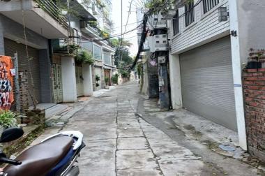 Bán đất Đức Giang, Long Biên ngõ ô tô tránh xe ba gác vào nhà, rộng rãi, gần phố, 43m, 2 tỷ 9 