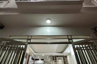 Cắt Lỗ - Bán nhà Di Trạch- phố Nhổn  33M 5 Tầng- nội thất đẹp - gần đường lớn giá 2.2 tỷ