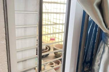 Cần bán nhà tại Ngọc Lâm, Long Biên 20m2, 4 tầng, mặt tiền 3,4m. Giá 2,4 tỷ