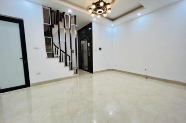 Bán nhà mặt phố Cầu Giấy 50m x 5 tầng, mt: 3.7m