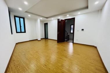 Bán nhà mặt phố Cầu Giấy 50m x 5 tầng, mt: 3.7m