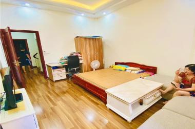 Bán nhà Cầu Giấy 52m x 4 tầng, mt: 4m, nở hậu, ô tô đỗ cửa