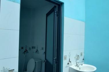 Bán 2 nhà sát chợ, ở bên cạnh trường học, tiện nghi tất cả