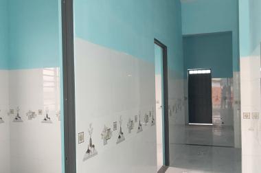 Bán 2 nhà sát chợ, ở bên cạnh trường học, tiện nghi tất cả