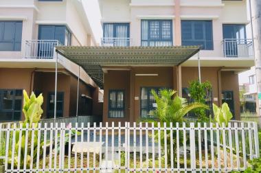 Chính chủ kẹt tiền bán biệt thự liên kế vườn giá tốt kế siêu thị Go, Bến Cát, BD. LH: 0987 997 123