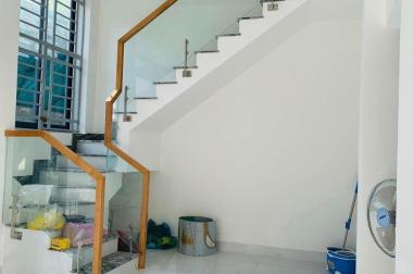 Chính chủ cần bán nhà Quận 10, Phường 5, Đào Duy Từ. Giá 2 tỷ 4. Sổ hồng, 2lầu. Lh0898 694 ***