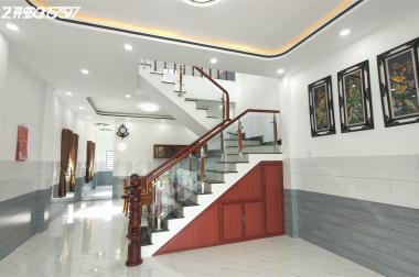 Nhà tặng thiết kế bên trong đẹp lung linh, giá cực kỳ thích hợp!