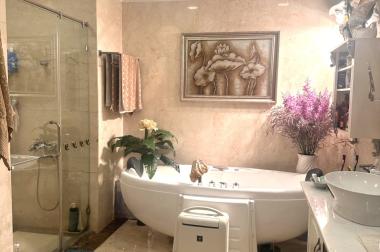 Chính chủ bán căn góc 01 tòa R2 3PN 181,4m2 ban công ĐN view bể bơi sân vườn cực đẹp LH 0972309188