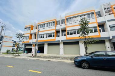 Cần Bán Gấp Căn Shophouse 1 trệt 2 lầu mặt tiền chính kinh doanh
