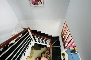Bán nhà sát mặt tiền Tân Bình - Xe hơi đỗ ngay cổng - Nhỉnh 4 tỷ