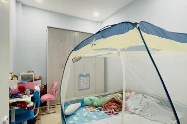 Bán nhà sát mặt tiền Tân Bình - Xe hơi đỗ ngay cổng - Nhỉnh 4 tỷ