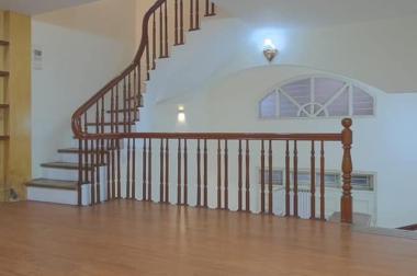 Bán nhà Lạc Long Quân: Ngõ oto, thông Võ Chí Công. Nội thất cơ bản. 45m2x5T Giá: 5.1 tỷ