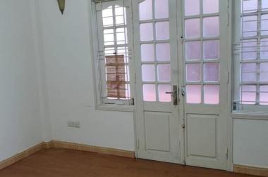 Bán nhà Lạc Long Quân: Ngõ oto, thông Võ Chí Công. Nội thất cơ bản. 45m2x5T Giá: 5.1 tỷ