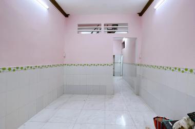 Cực rẻ, chỉ hơn 2 tỷ có ngay nhà 90m2 nở hậu gần 5m, đường Hưng Phú Quận 8, giáp Quận 1