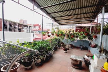 Cần bán nhà 5 tầng trung tâm Đống Đa, ngõ rộng, thoáng