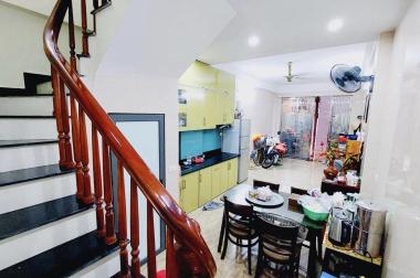 Cần bán nhà 5 tầng trung tâm Đống Đa, ngõ rộng, thoáng