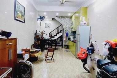 Cần bán nhà 5 tầng trung tâm Đống Đa, ngõ rộng, thoáng