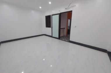 Bán nhà Vũ Xuân Thiều ,Long Biên  60m2 ,mặt tiền 5.4m oto đỗ cổng giá nhỉnh hơn 5 tỷ   