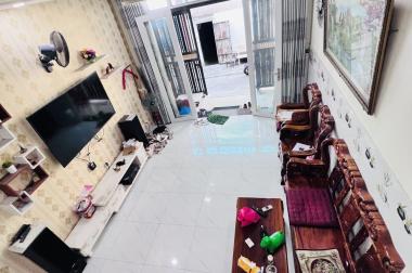 Gấp bán nhà đường Ngô Gia Tự Quận 10 , 42m2 - HXH - giá chỉ Nhỉnh 5Tỷ TL. 