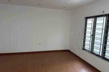 Cần Tiền, Bán Nhà Thạch Bàn, Long Biên 4T, 30m2 giá 2,2 tỷ 